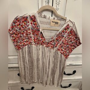 Women’s Savanna Jane embroidered top size medium